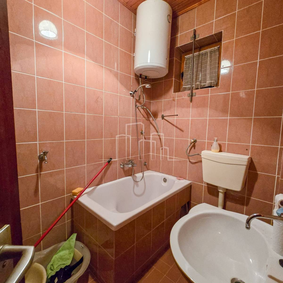 Vikendica 95m2 sa 7550m2 Zemljišta Hrenovica 13