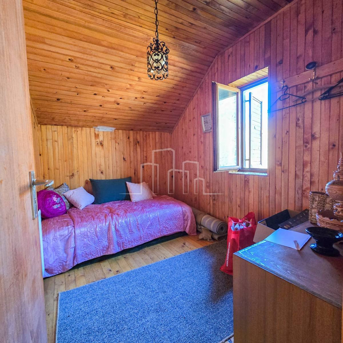 Vikendica 95m2 sa 7550m2 Zemljišta Hrenovica 16