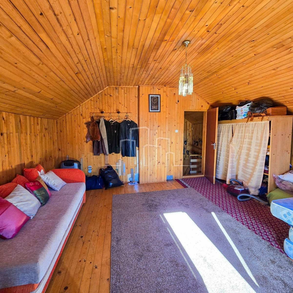 Vikendica 95m2 sa 7550m2 Zemljišta Hrenovica 17