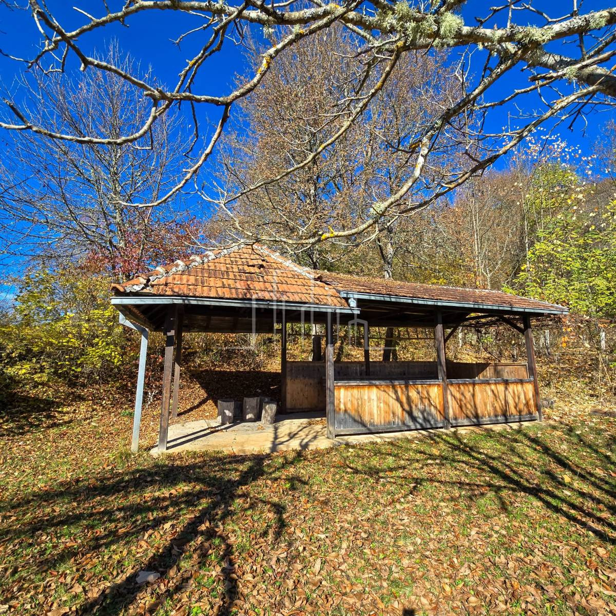 Vikendica 95m2 sa 7550m2 Zemljišta Hrenovica 21