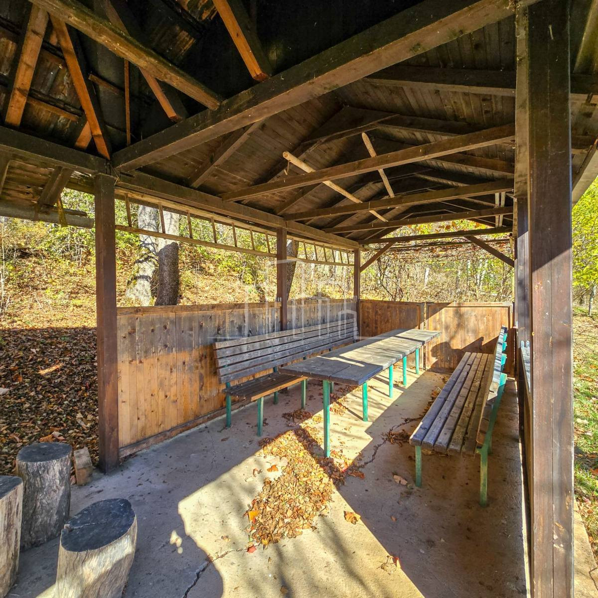 Vikendica 95m2 sa 7550m2 Zemljišta Hrenovica 22