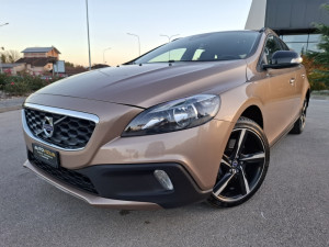 VOLVO V40 2.0 D CROSS COUNTRY 2015.G. SAVRSENO STANJE