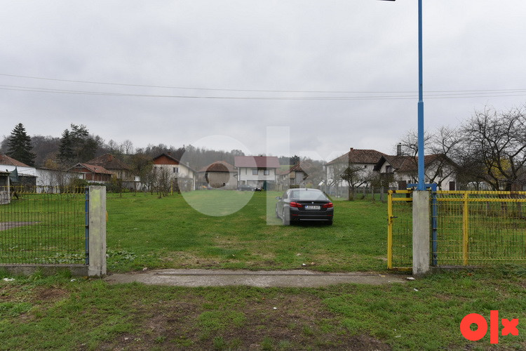 Zemljište sa kućom, direktan pristup M4, Puračić