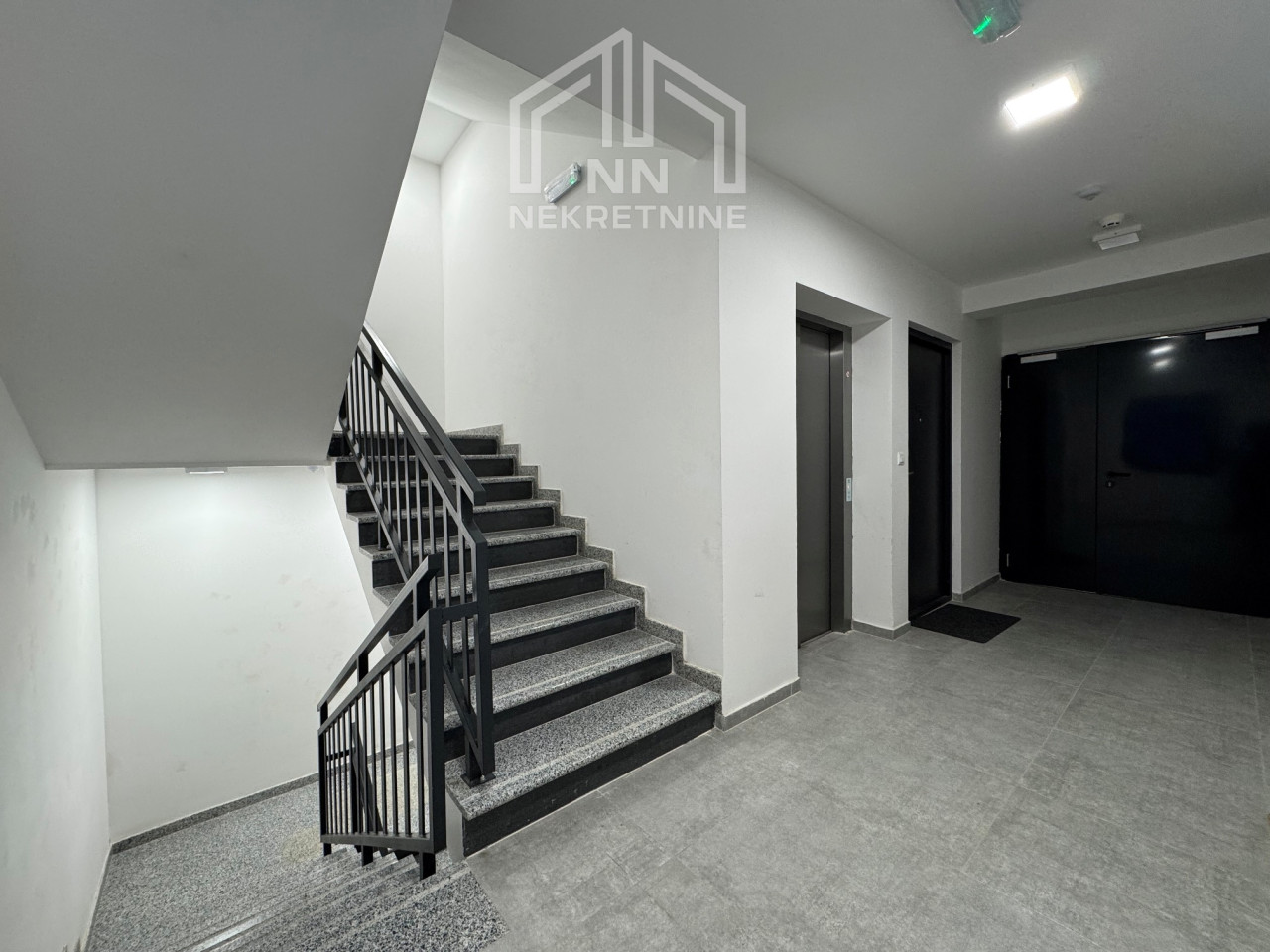 NN Nekretnine : Trosoban apartman sa garažom - Bjelašnica 17