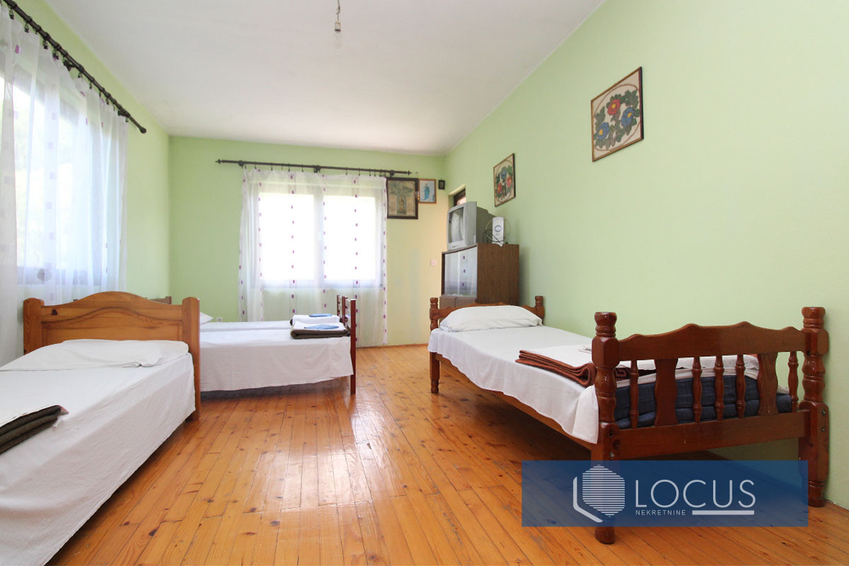 LOCUS prodaje: Restoran sa motelom, Ilovice, Trnovo 11