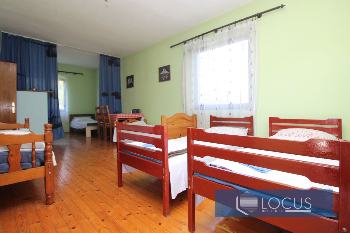 LOCUS prodaje: Restoran sa motelom, Ilovice, Trnovo 13