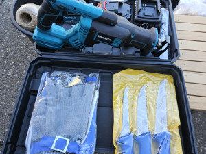 AKU LISICI REP UBODNA PILA ZA KOSTI RUKAVICA NOZEVI 3U1 170KM