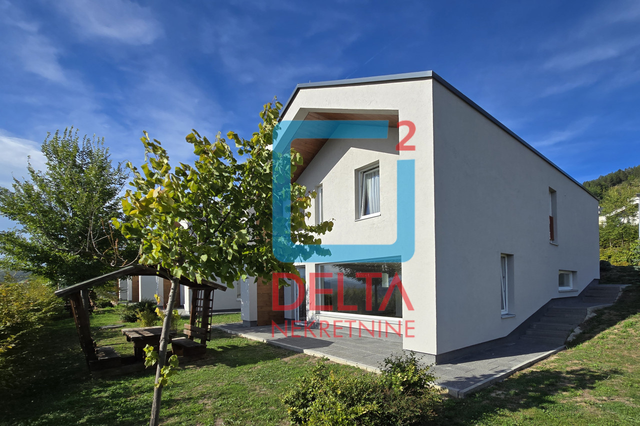 Luksuzna vila / kuća / 2 parking mjesta / Poljine Hills