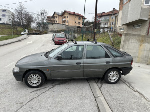 Ford Escort 1995 reg do 04/26 ispravan uredan