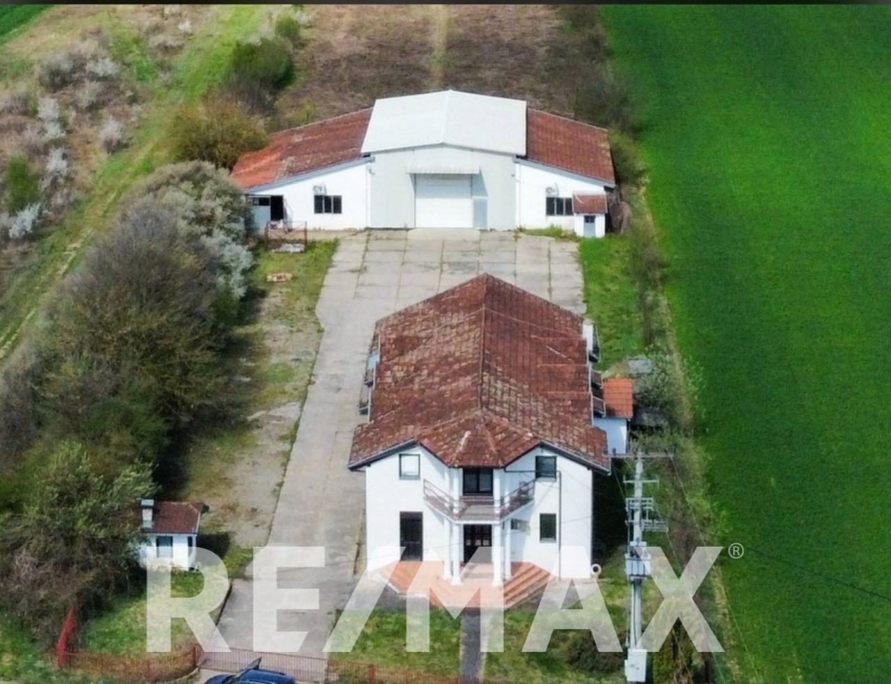 Poslovni kompleks - 938m2, 3 objekta, parcela 5243m2, Romanovci
