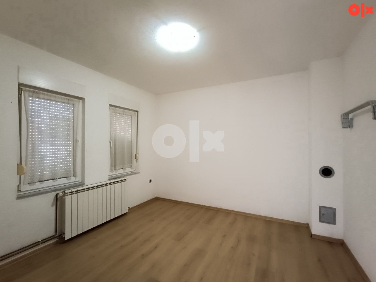 Kuća  250 m2 parcela 409 m2 Doglodi Stup 19