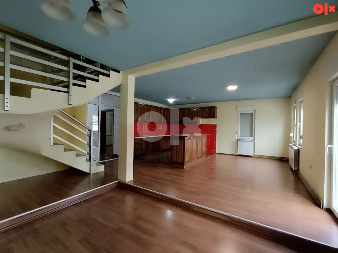 Kuća  250 m2 parcela 409 m2 Doglodi Stup 5