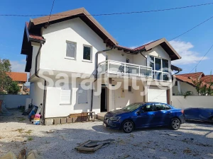 Kuća  250 m2 parcela 409 m2 Doglodi Stup