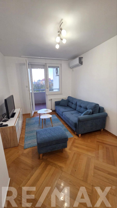 Moderan DVOSOBAN stan podnožje Starčevice