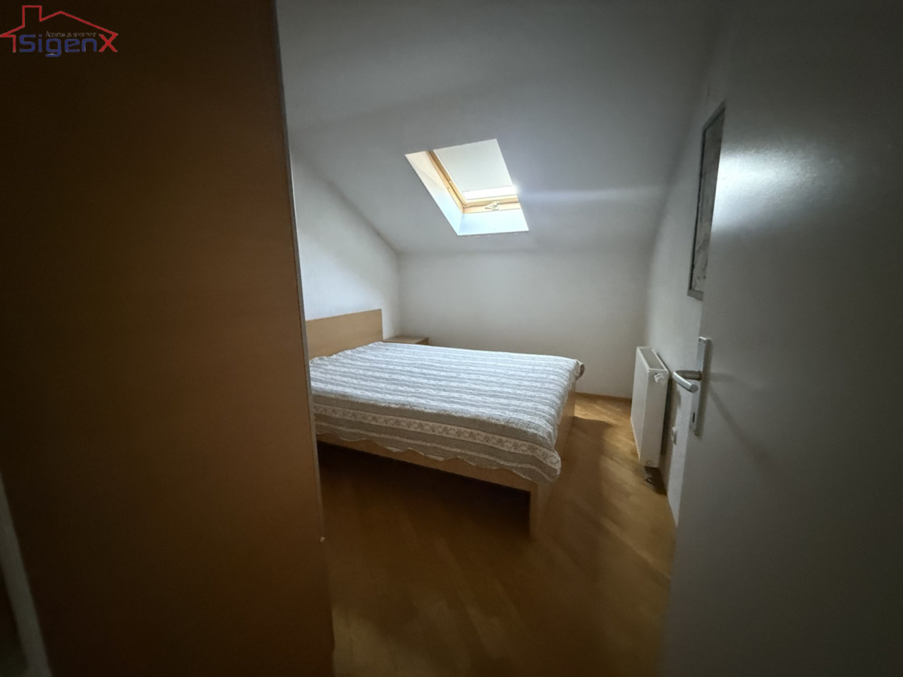 Kuća na tri sprata sa garažom i poslovnim prostorom 19