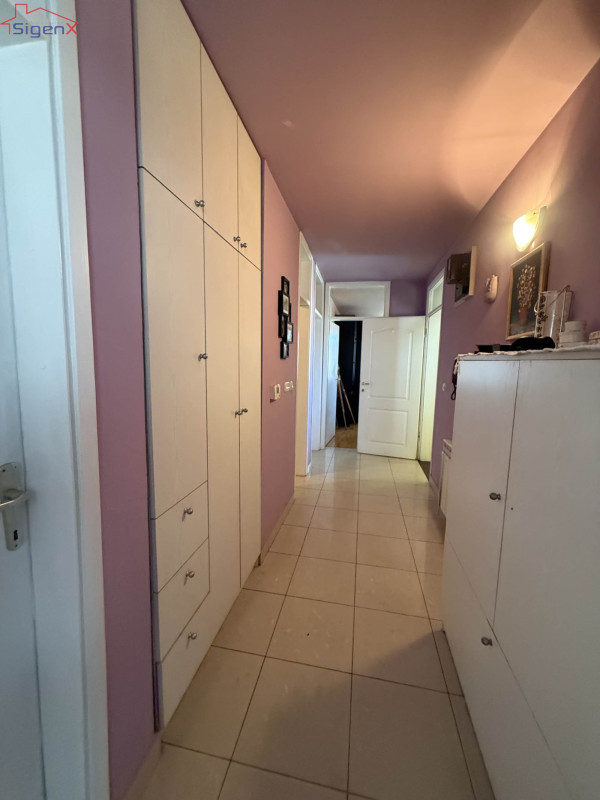 Kuća na tri sprata sa garažom i poslovnim prostorom 11