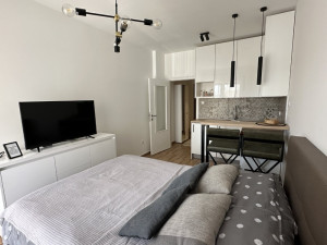 Apartman sa parking mjestom 600 KM sa režijama