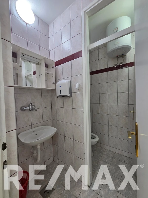 Poslovni prostor 127m2, 5 prostorija, Zanatski centar Jevrejska 13