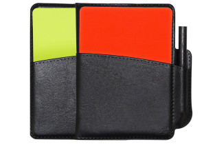 Sudački crveni i žuti karton u futroli