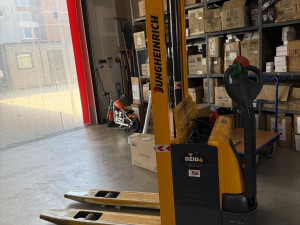 Elektricni viljuskar