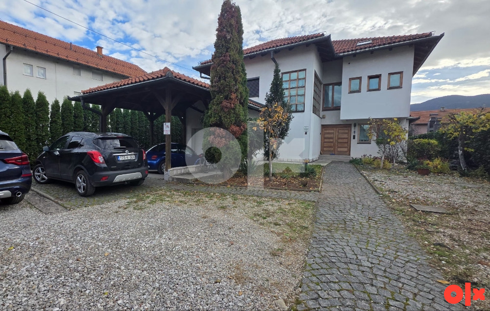 Kuća Ilidža, Butmir porodična vila 430m2 sa placem 1070m2
