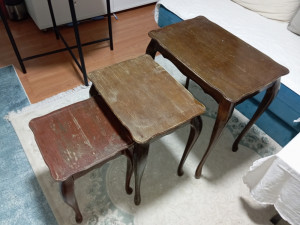 Stari retro rustikalni stolovi 3 kom komplet