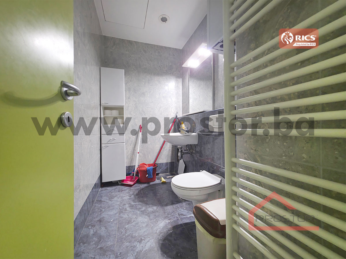 PROSTOR izdaje: Poslovni prostor, 77m2, Bjelave 6