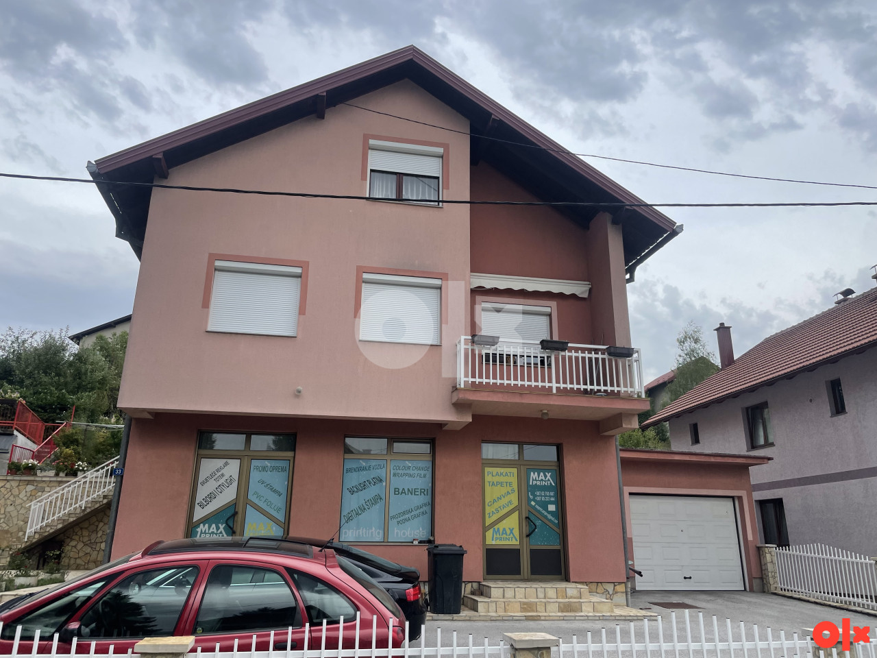 Kuća sa 4 stana,p.prostorom,garazom