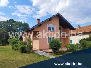 Manja porodična kuća u Šarenjaku, grad Živinice