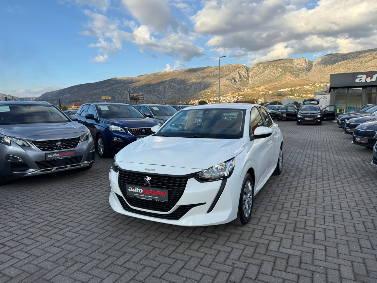 Peugeot 208 1.5 BlueHDI PREMIUM NEW MODEL