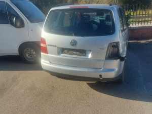 Vw touran 1.9 tdi bkc 2006 god bih papiri - dijelovi
