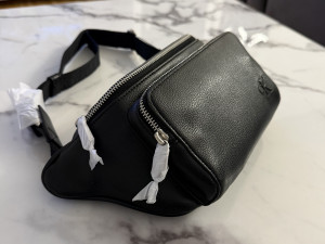 *CALVIN KLEIN* Torbica (bubreg)