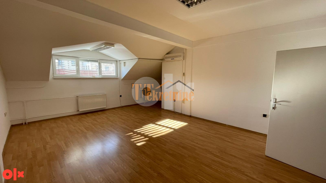 Poslovni prostor  210 m2 - Centar 9