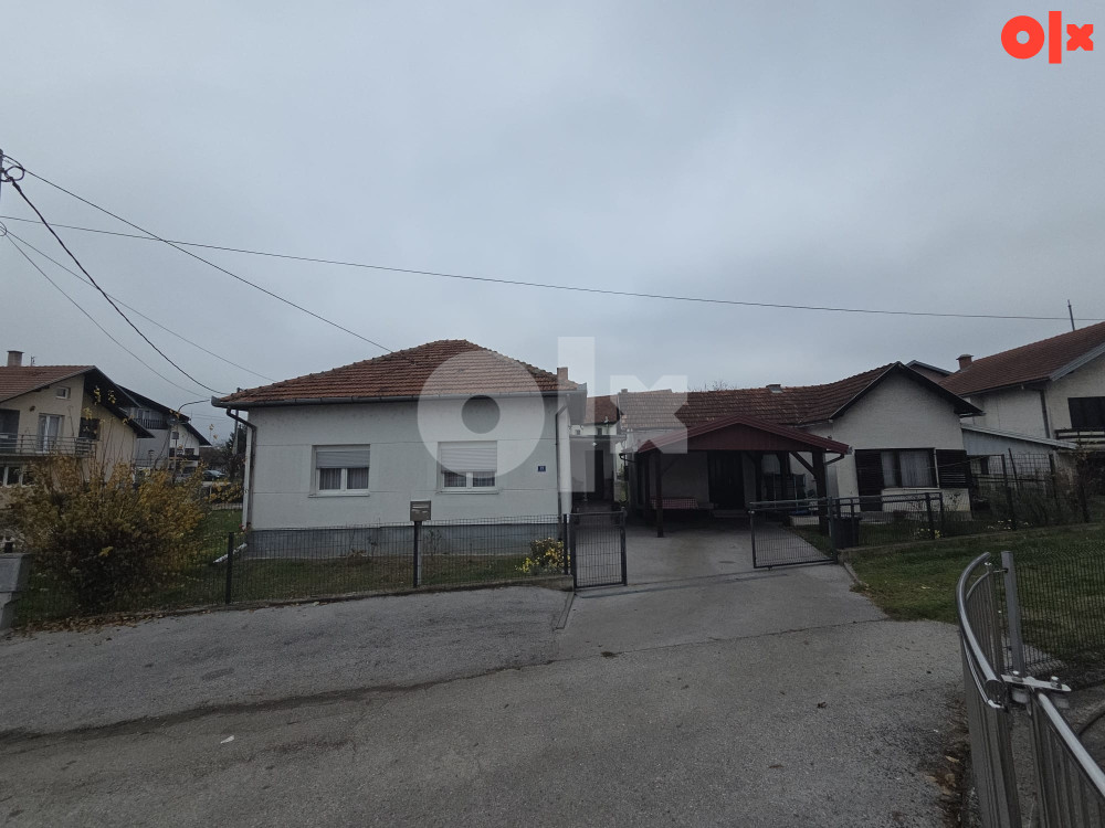 Dvije kuće u centru grada 12