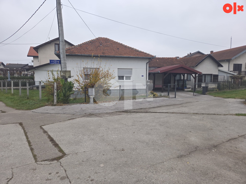 Dvije kuće u centru grada 9