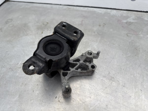 Nosac motora Nissan Qashqai 2015 (fotografija 1)