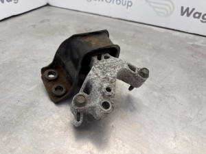 Nosac motora Nissan Qashqai 2015 (fotografija 3)