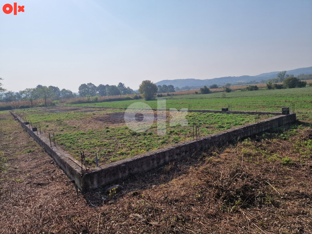 Zemljišna parcela 1808m2 sa farmom u izgradnji