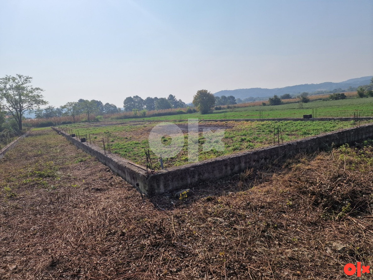 Zemljišna parcela 1808m2 sa farmom u izgradnji 2
