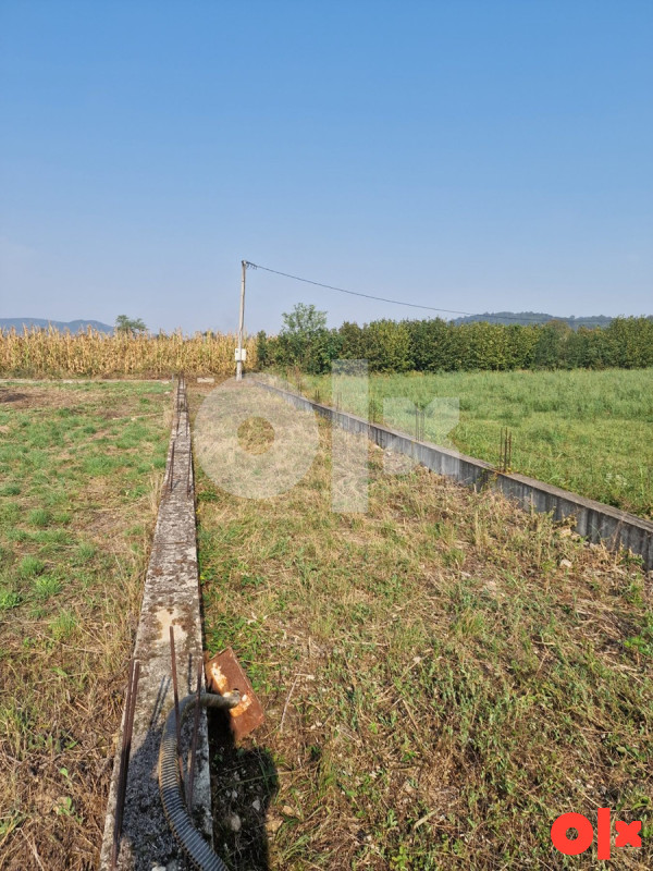 Zemljišna parcela 1808m2 sa farmom u izgradnji 3