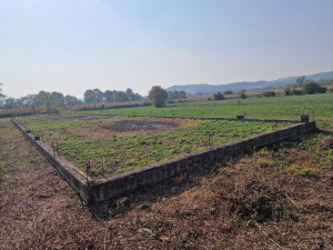 Zemljišna parcela 1808m2 sa farmom u izgradnji