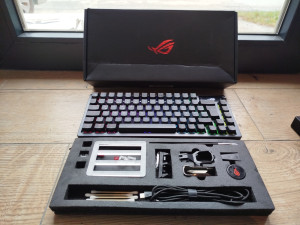 ASUS ROG Azoth Premium bežična mehanička tastatura