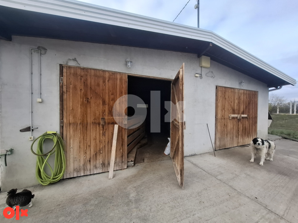 Zemljište Gradačac 12.000m2 sa objektima i gradjevinskom dozvolom