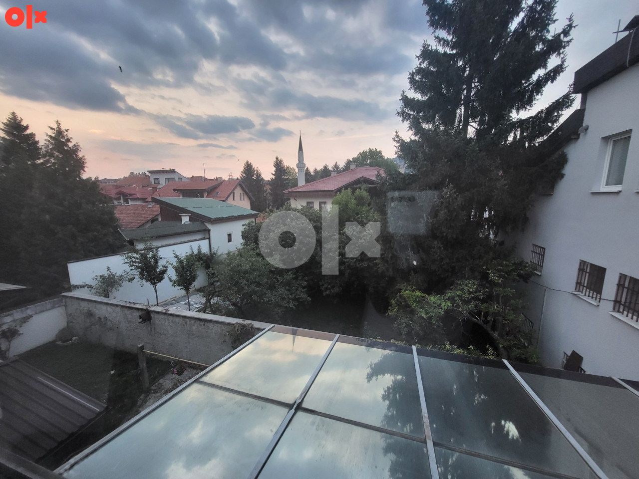 Dvoetažni stan sa staklenom baštom u srcu Sarajeva 11