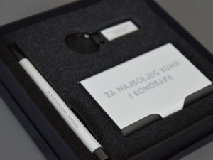 Set sa gravurom po želji