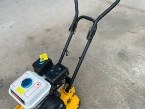 VIBRO ZABA 85 kg NOV MOTOR EXTRA STANJE