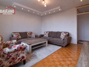 BAULAND/ Renoviran namješten stan 52m2 i garaža/ Pejton