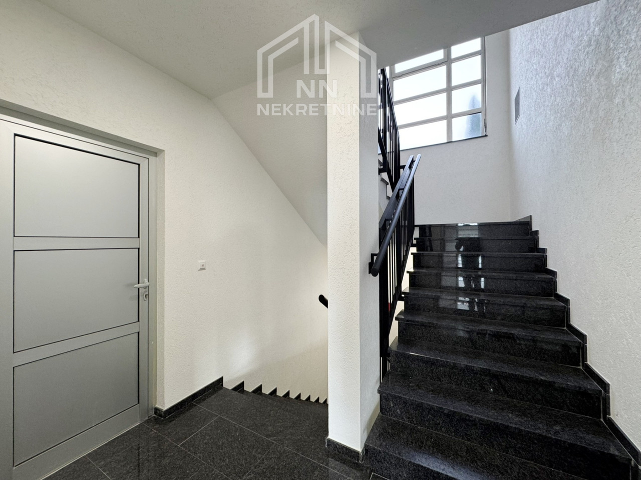 NN Nekretnine : Poslovni prostor 420m2 - Rajlovac 10