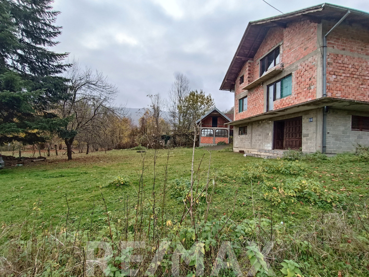 Prodaje se kuća u Gornjim Podgradcima sa 19 dN zemljišta 7