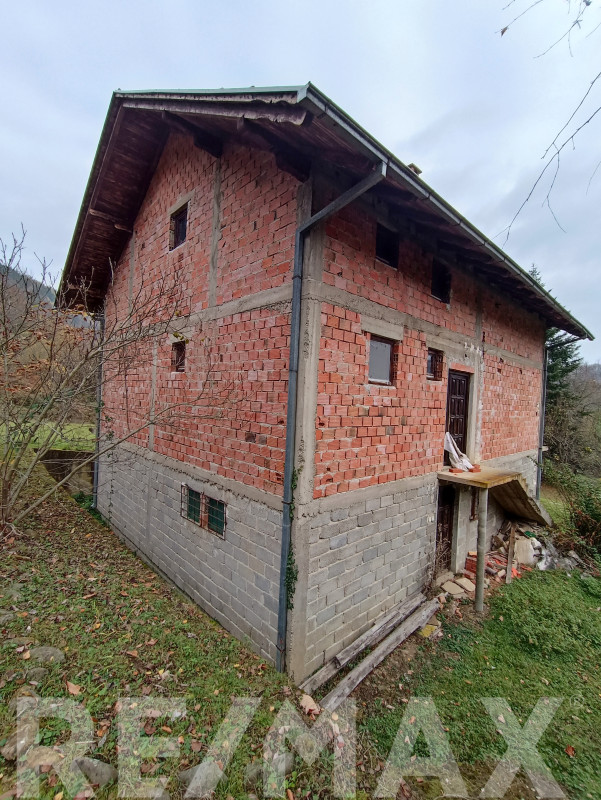 Prodaje se kuća u Gornjim Podgradcima sa 19 dN zemljišta 11